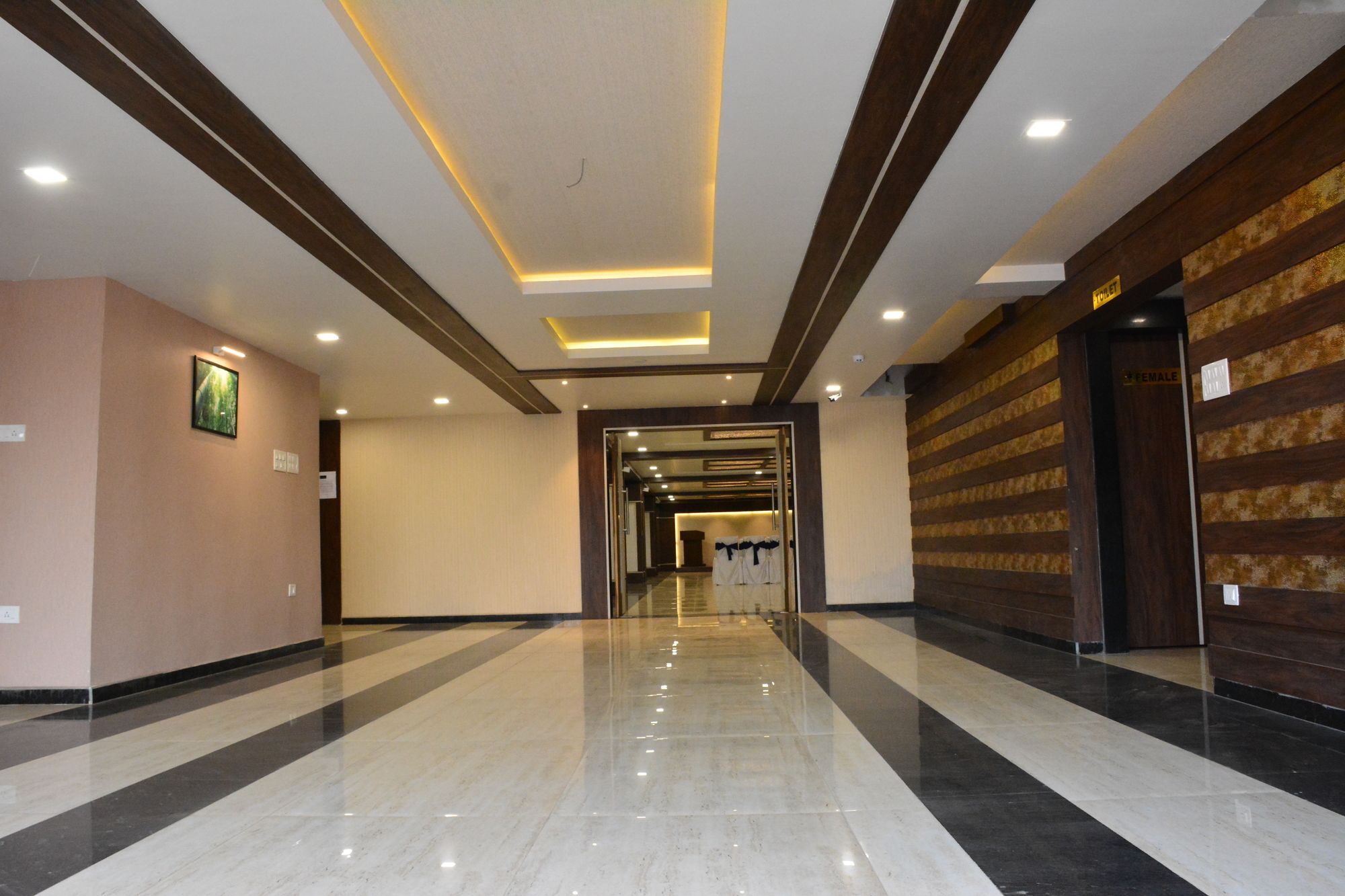 Hotel The Suncity Bhubaneswar Exterior foto